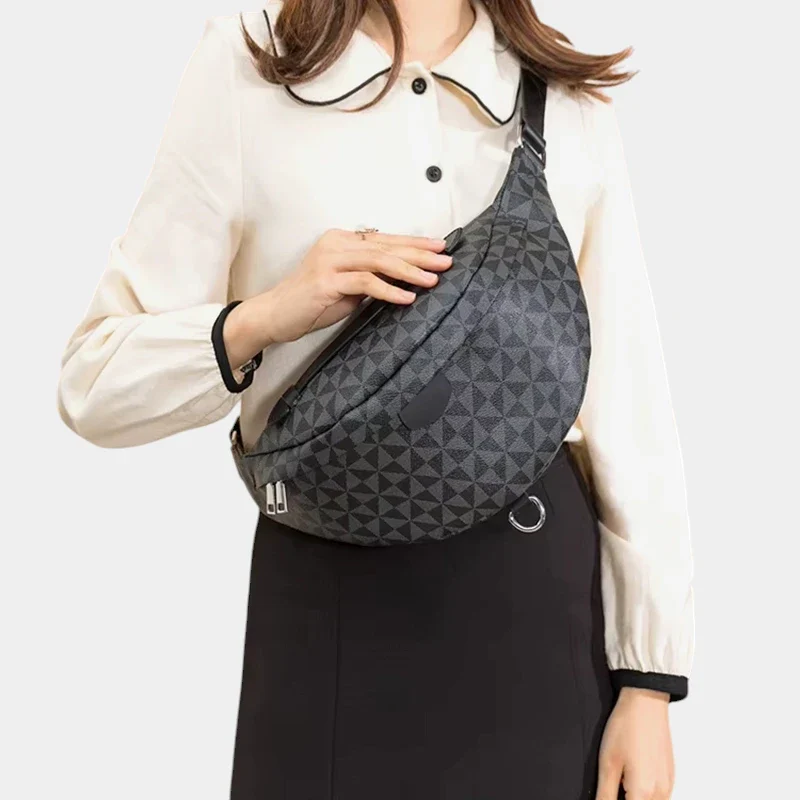 Sac Banane Femme Chic Motif Damier porté sur l'épaule en synthétique avec des motifs géométriques noirs