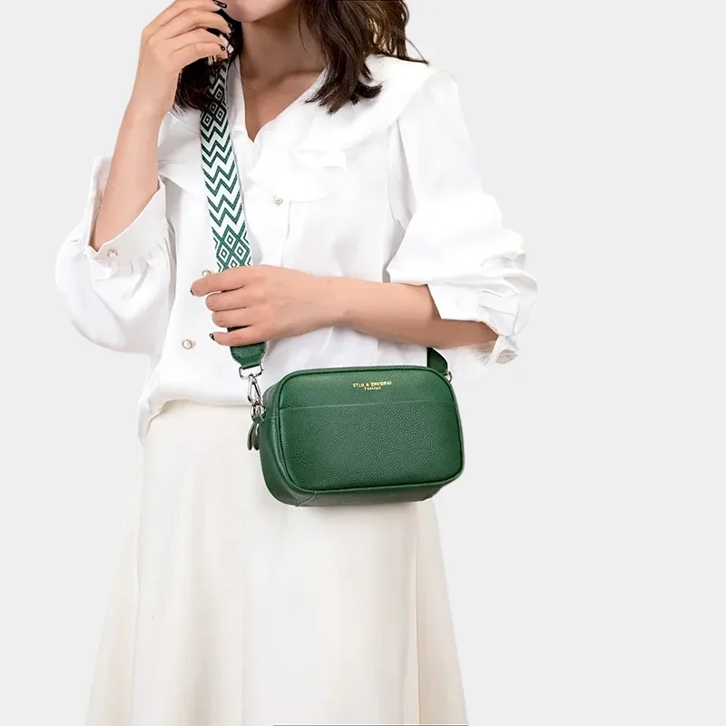 Sac Banane Femme Cuir Rectangulaire Bandoulière vert porté à travers du corps