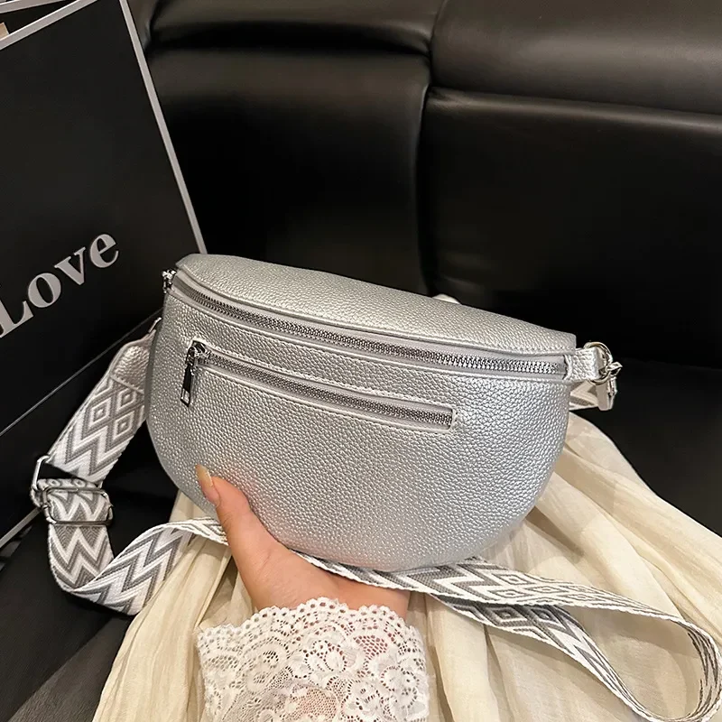 Sac Banane Femme Simili Cuir Argenté avec bandoulière à motifs ethniques et poches zippées