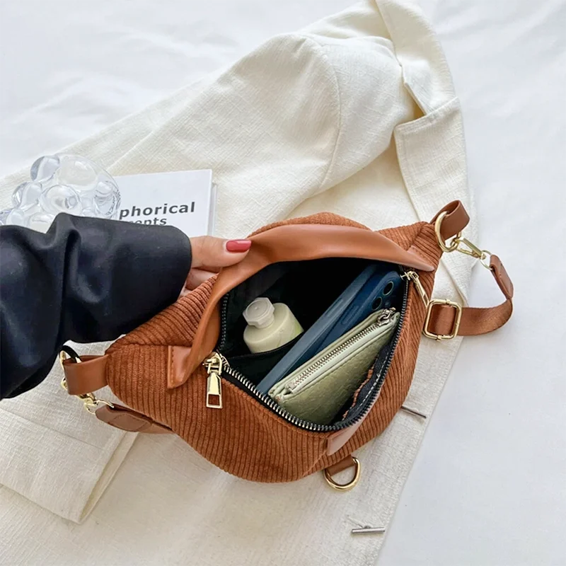 sac-banane-femme-velours-cotele-marron-camel-ouvert-grande-poche