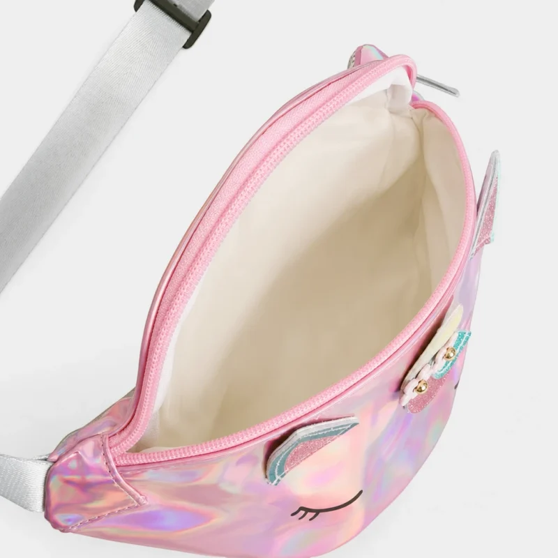 Sac banane licorne holographique rose vu de dessus ouvert sur son compartiment principal doublé beige