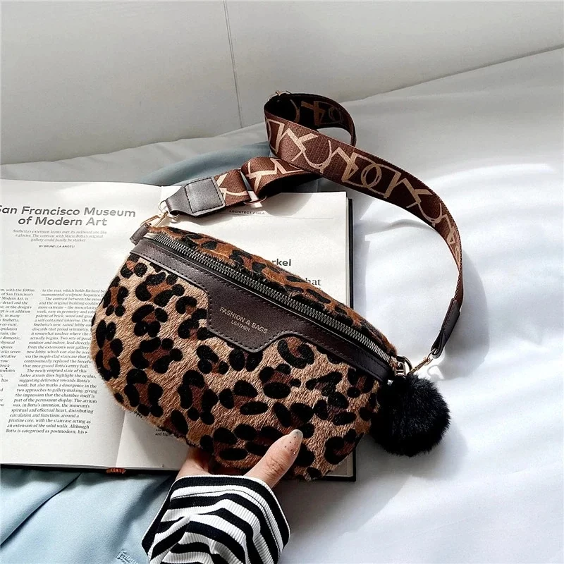 sac banane fourrure leopard poils