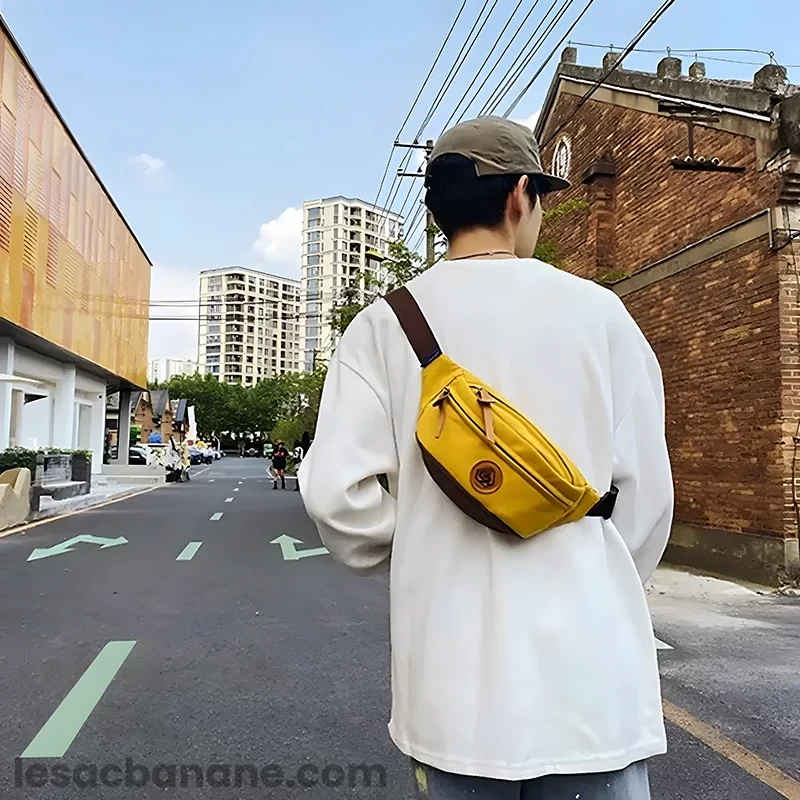 sac banane homme tendance jaune dans le dos