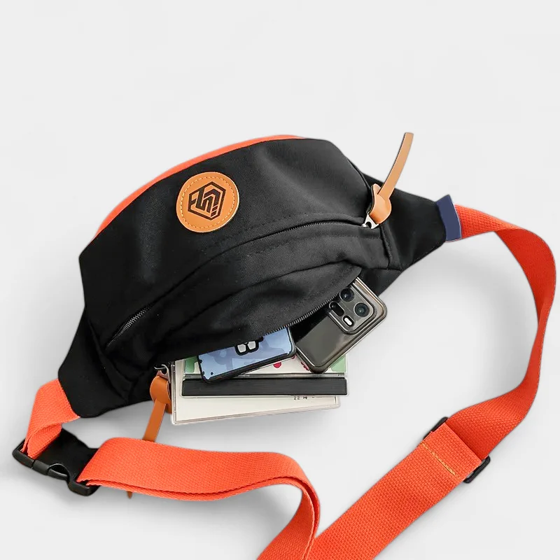 sac banane homme tendance noir et orange poche remplie d'affaires