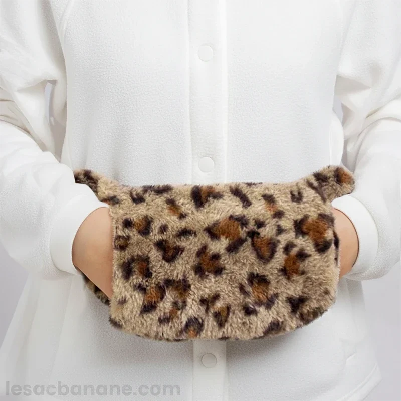 sac banane léopard fourrure mains dans les poches latérales pour les réchauffer lorsqu'il fait froid