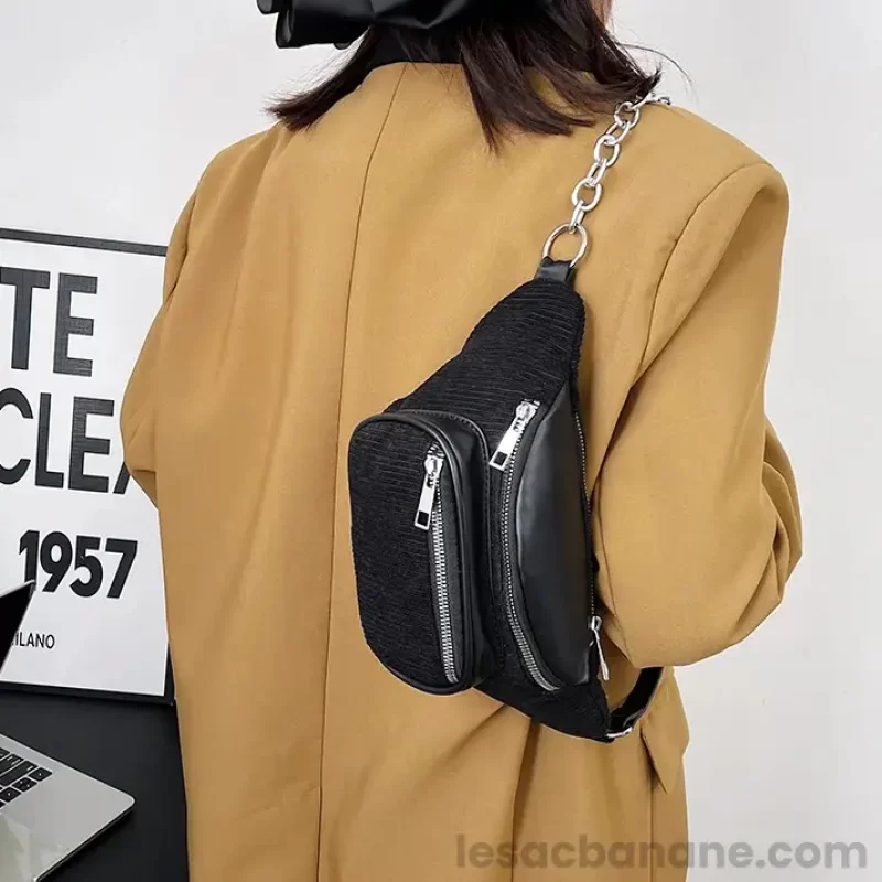 sac banane velour noir Femme sur l'épaule